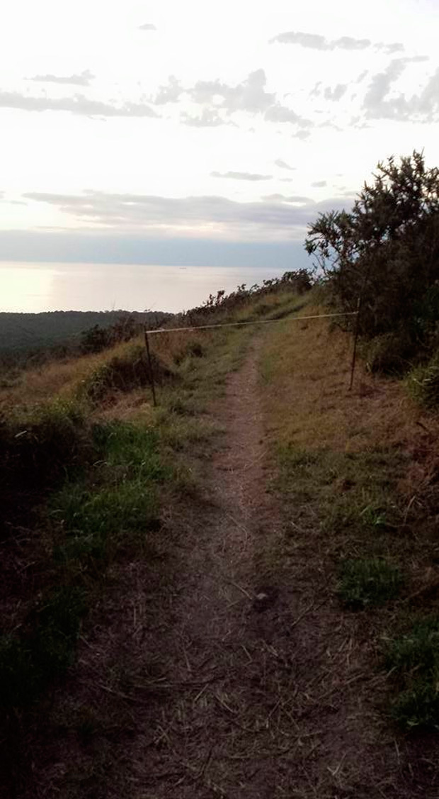 Más cables asesinos en Cantabria, ahora en los senderos de Liencres