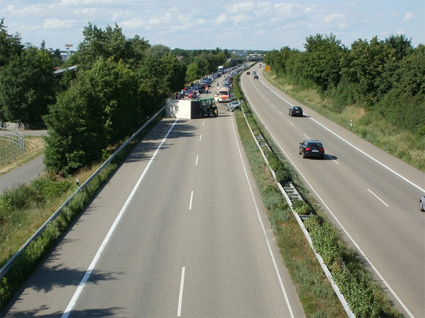 Conductores imprudentes y coches que avisan automáticamente de sus infracciones... El futuro de la seguridad vial ya está aquí