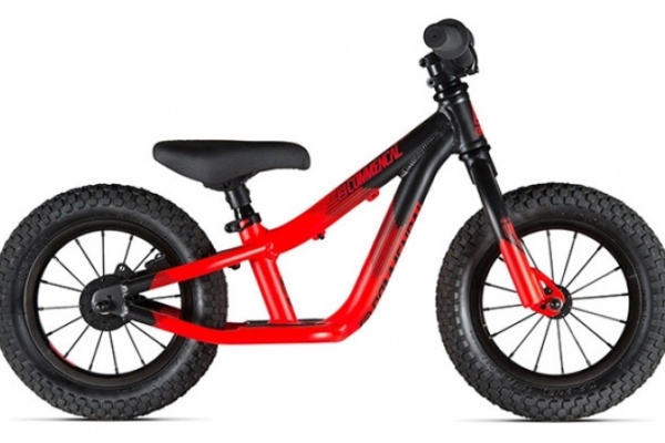 Ocho bicicletas "correpasillos" para regalar esta Navidad a los más pequeños