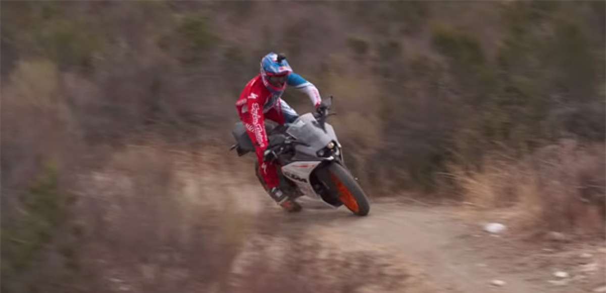El increíble descenso sin cadena de Aaron Gwin, emulado por él mismo sobre una motocicleta de KTM