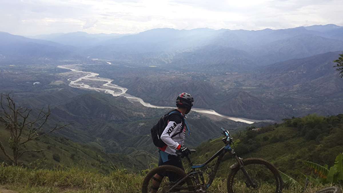 La foto del día en TodoMountainBike: 'Descenso en Colombia'