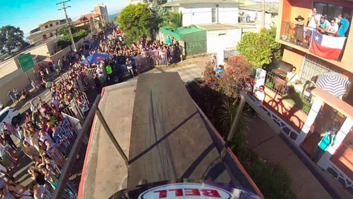 El increíble y vertiginoso descenso urbano en Valparaíso con cámara subjetiva de Mick Hannah