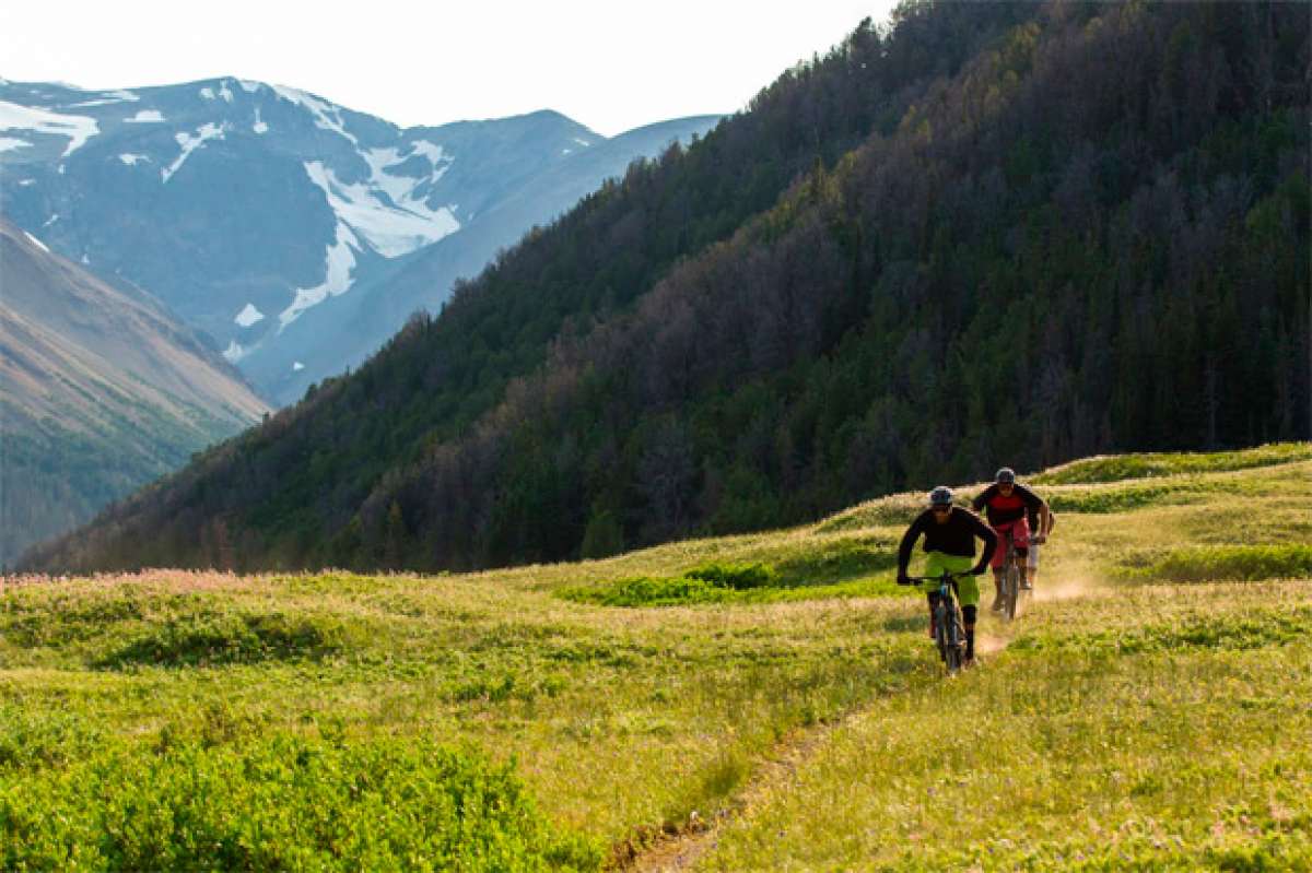 'Destination Trail - Canadá', rodando por los mejores senderos del mundo con los pilotos de Specialized