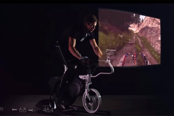 Ebove B\01 Real Motion Bike, una avanzada bicicleta indoor venida directamente desde el futuro