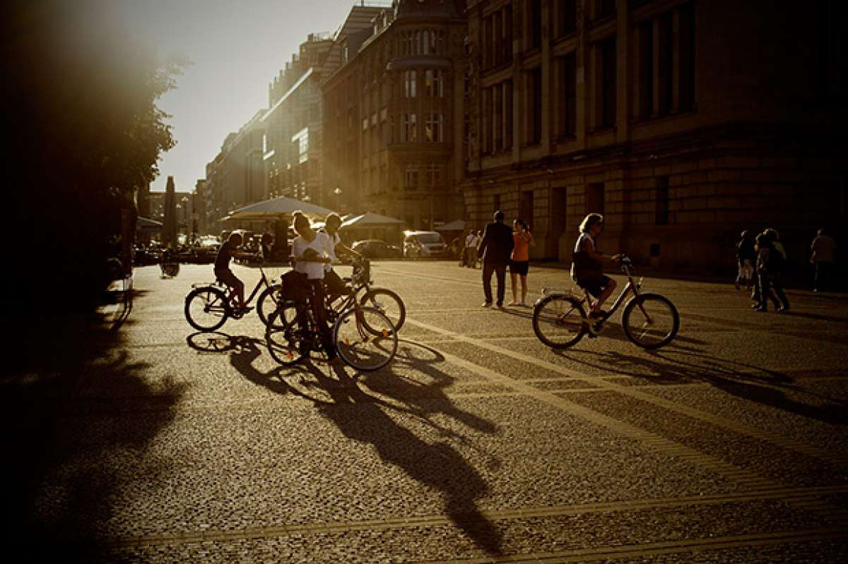 Encuesta de la DGT sobre el uso seguro de la bicicleta en España... ¿Terminaremos pagando por pedalear?