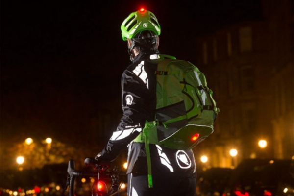 Luminite y Xtract, los nuevos cascos de Endura con luz integrada