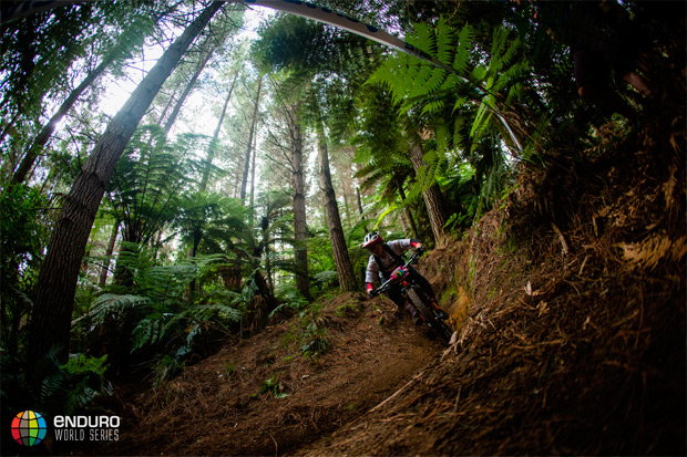 Enduro World Series 2015: Las mejores imágenes y el resumen en vídeo de la Ronda 1 (Rotorua, Nueva Zelanda)