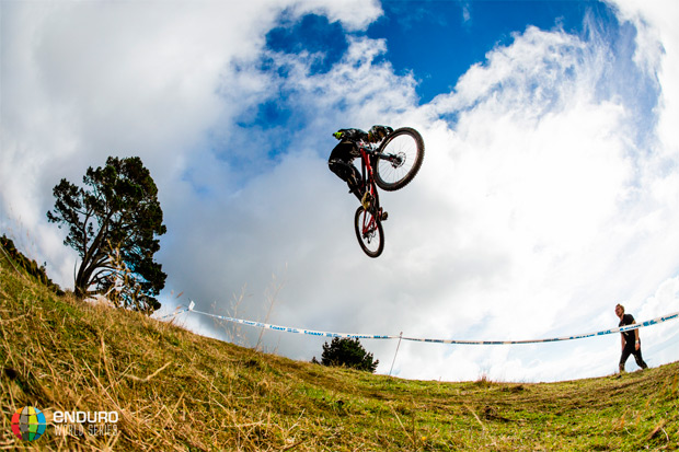 Enduro World Series 2015: Las mejores imágenes y el resumen en vídeo de la Ronda 1 (Rotorua, Nueva Zelanda)