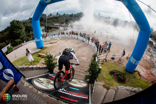 Enduro World Series 2015: Las mejores imágenes y el resumen en vídeo de la Ronda 1 (Rotorua, Nueva Zelanda)