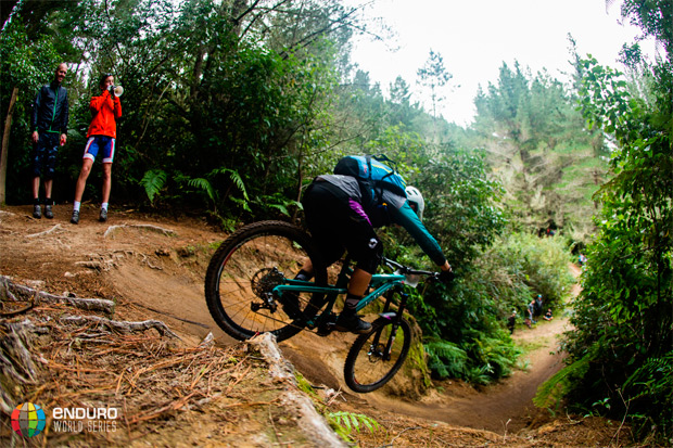 Enduro World Series 2015: Las mejores imágenes y el resumen en vídeo de la Ronda 1 (Rotorua, Nueva Zelanda)