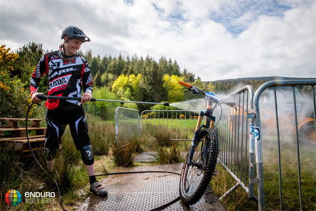 Enduro World Series 2015: Las mejores imágenes y el resumen en vídeo de la Ronda 2 (Wicklow, Irlanda)