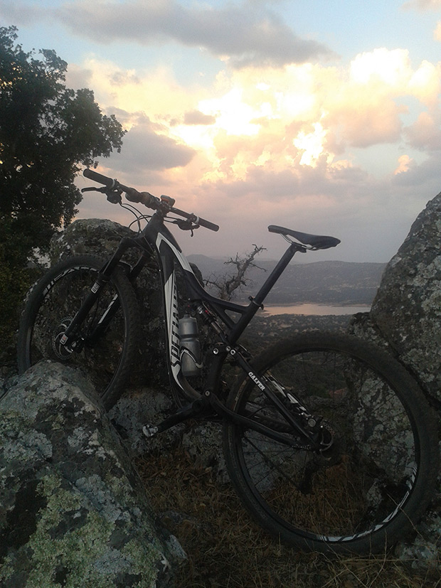 La foto del día en TodoMountainBike: 'Esperando la tormenta'