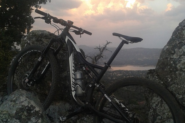La foto del día en TodoMountainBike: "Esperando la tormenta"