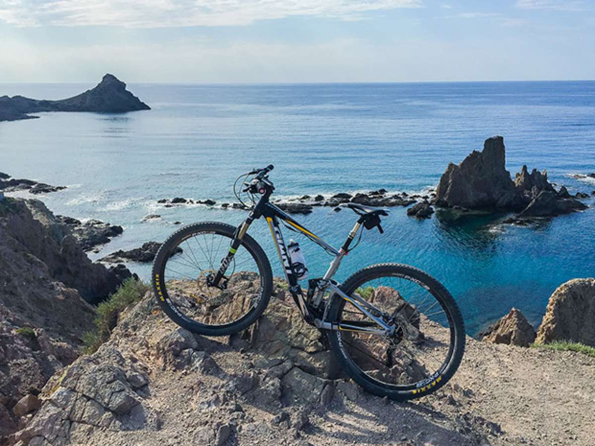 La foto del día en TodoMountainBike: 'El Faro de Cabo de Gata'