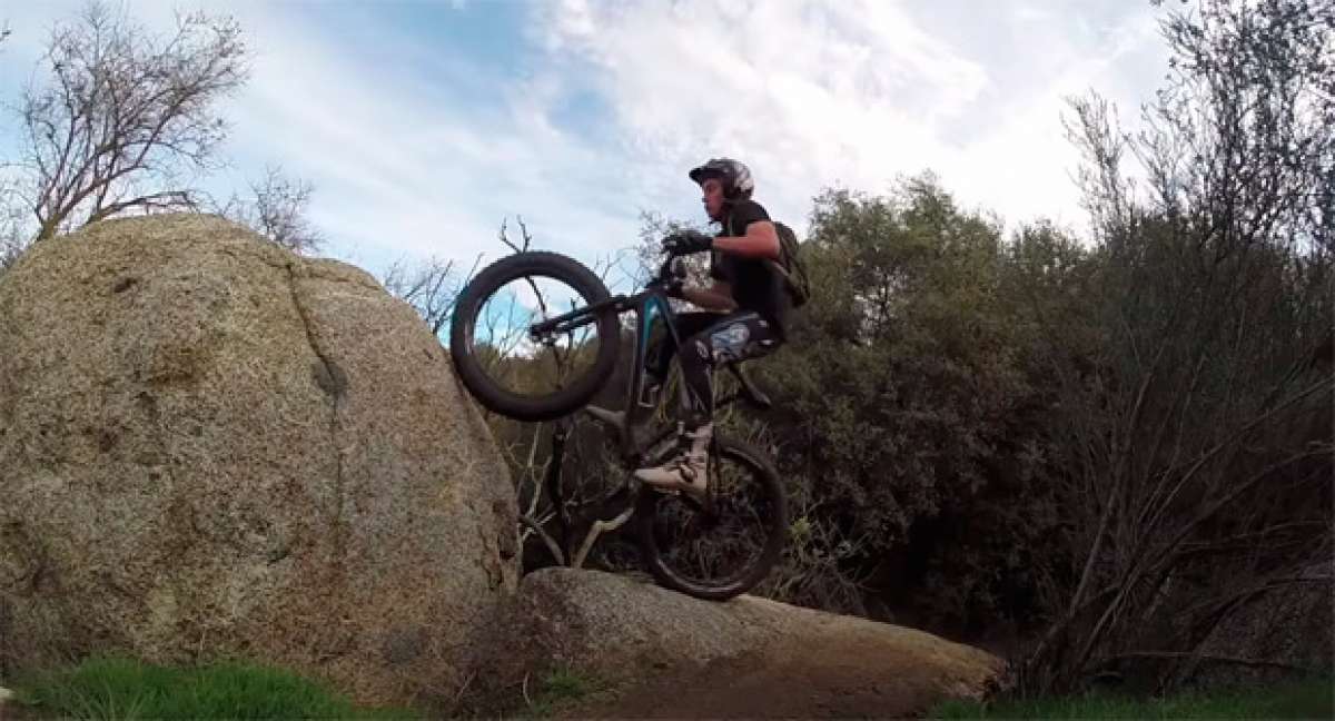 Así rueda Pat Smage sobre una Fatback Corvus de ruedas gordas