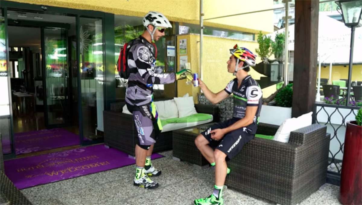 Cédric Gracia y Marco Aurelio Fontana probando (mano a mano) las nuevas zapatillas de Northwave