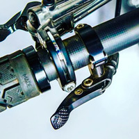 Sorpresa, sorpresa: Un misterioso mando remoto para la ¿nueva? tija telescópica de Fox