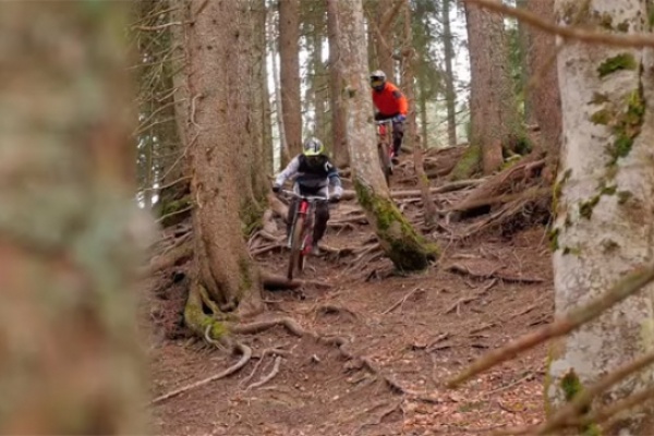 Rodando por Morzine y Dorennaz con Vincent Tupin, Lee Huskinson y Gaëtan Rey. Así suena el DH...