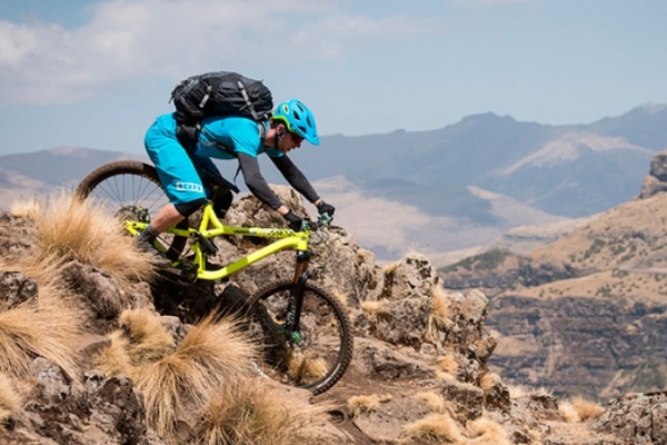 Montaro y Montara, los nuevos cascos MIPS de Giro para él y para ella