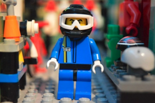 Una divertida explicación visual acerca de cómo ser un "Mountain Biker", en versión LEGO