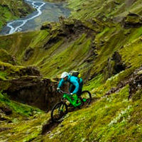 Rodando en Islandia con los pilotos de Yeti Cycles