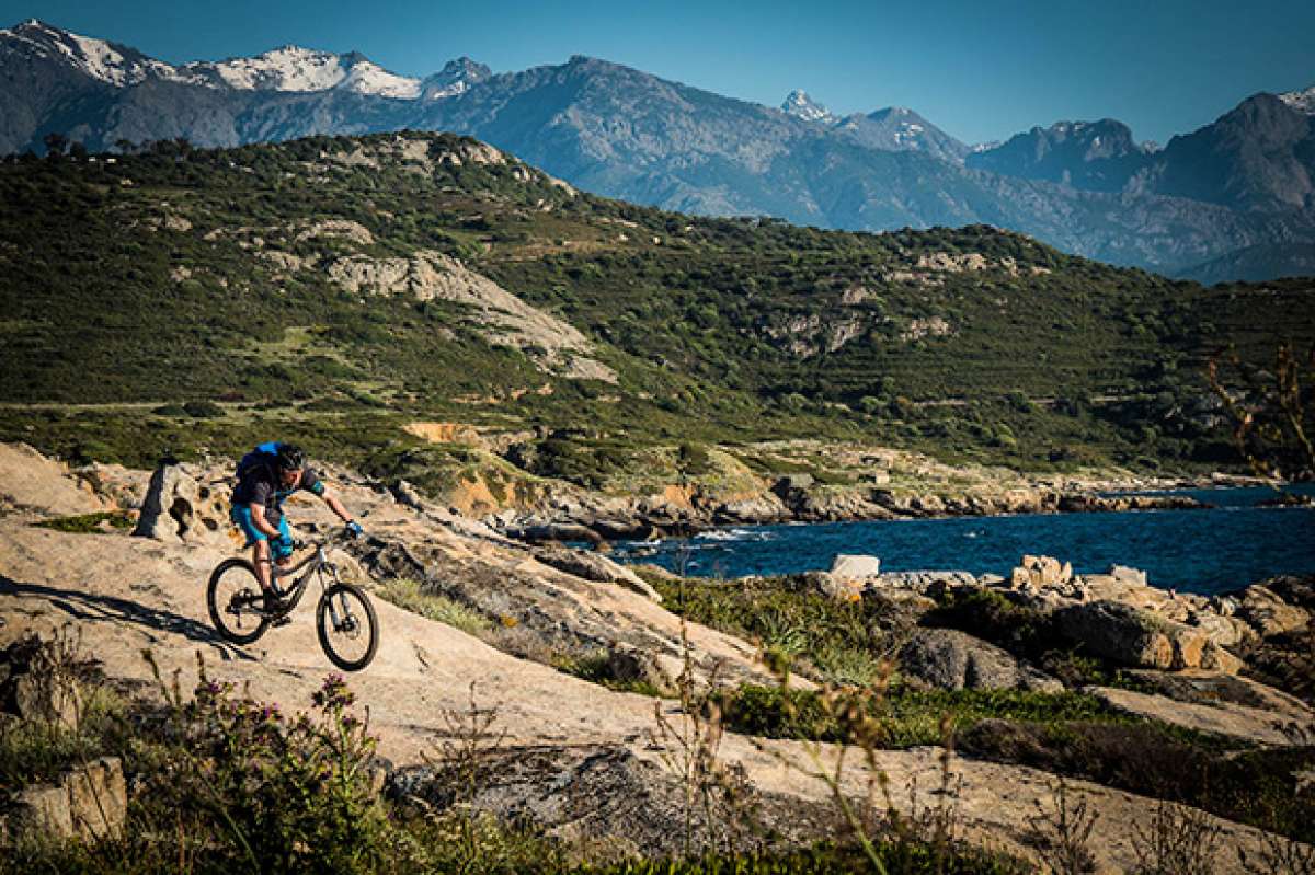 'Island of Thorns', o cómo cruzar la isla de Córcega en bicicleta de montaña