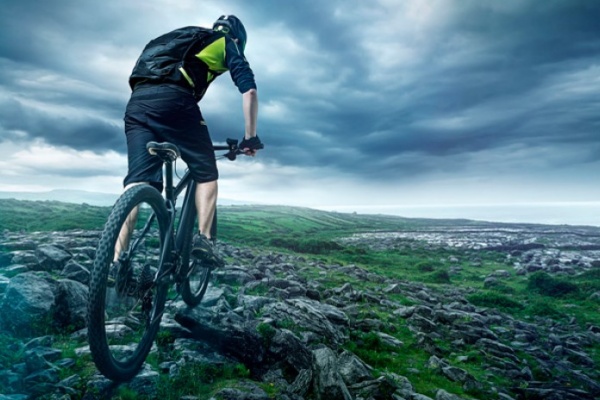 iWoc, un mando inalámbrico (con aplicación incluida) para convertir nuestro smartphone en un completo ciclocomputador con GPS