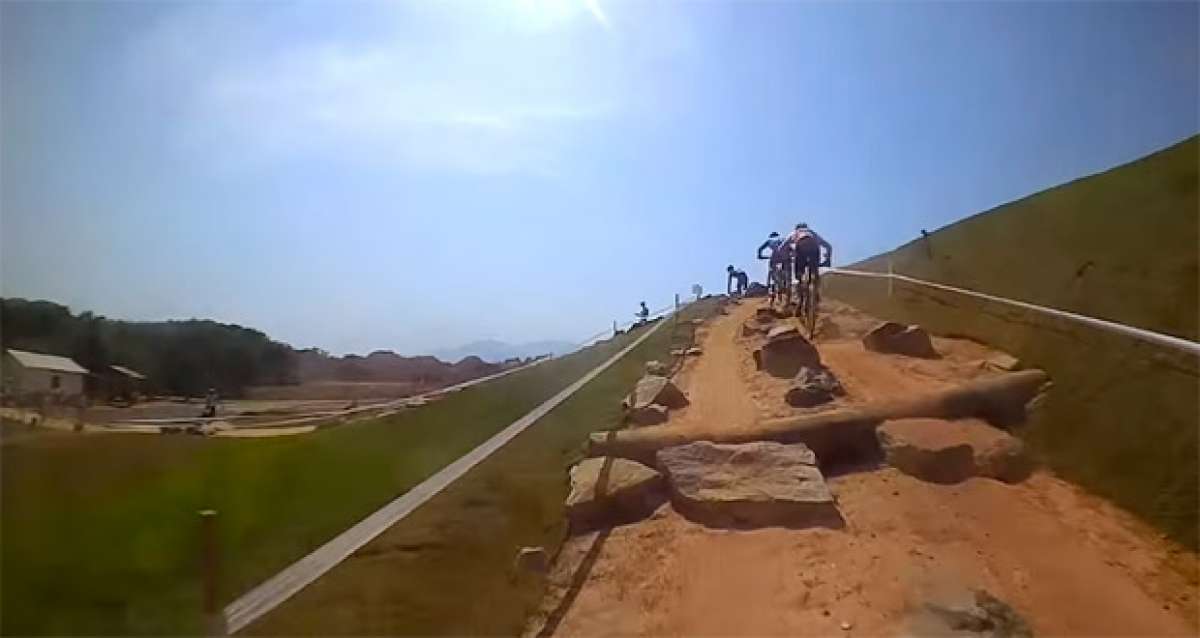 Rodando en el circuito olímpico de Río de Janeiro con Julien Absalon