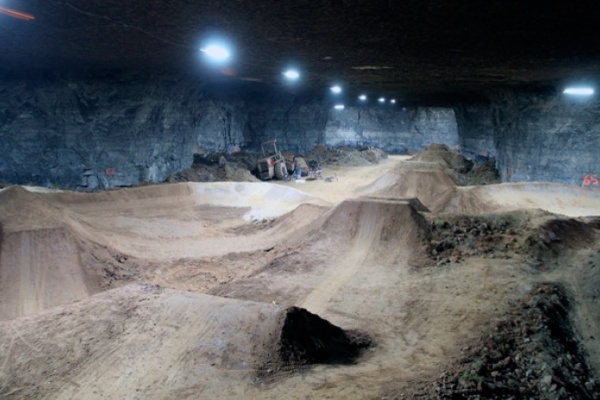 Louisville Mega Cavern, el "Bike Park" subterráneo más grande (e increíble) del mundo