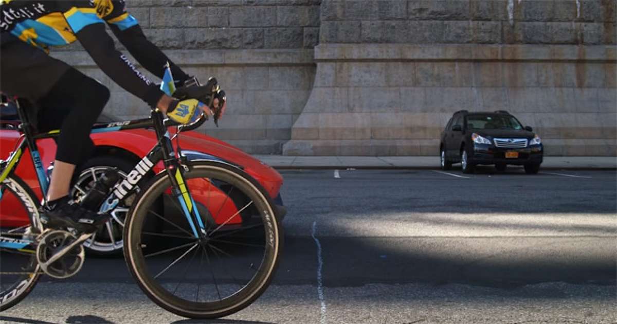 Un McLaren 675LT contra una bicicleta de carretera por las calles de Nueva York. ¿Quién gana?