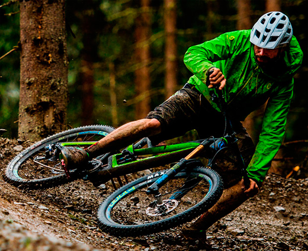 Mondraker Dune Carbon, geometría ajustable y cuadro de carbono para la nueva máquina de Enduro de la firma española