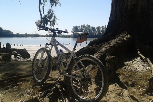 La foto del día en TodoMountainBike: "Junto al río Guadalquivir"