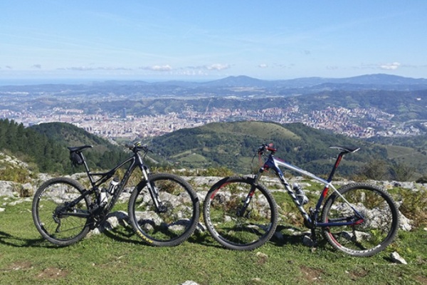 La foto del día en TodoMountainBike: "Bilbao a nuestros pies"