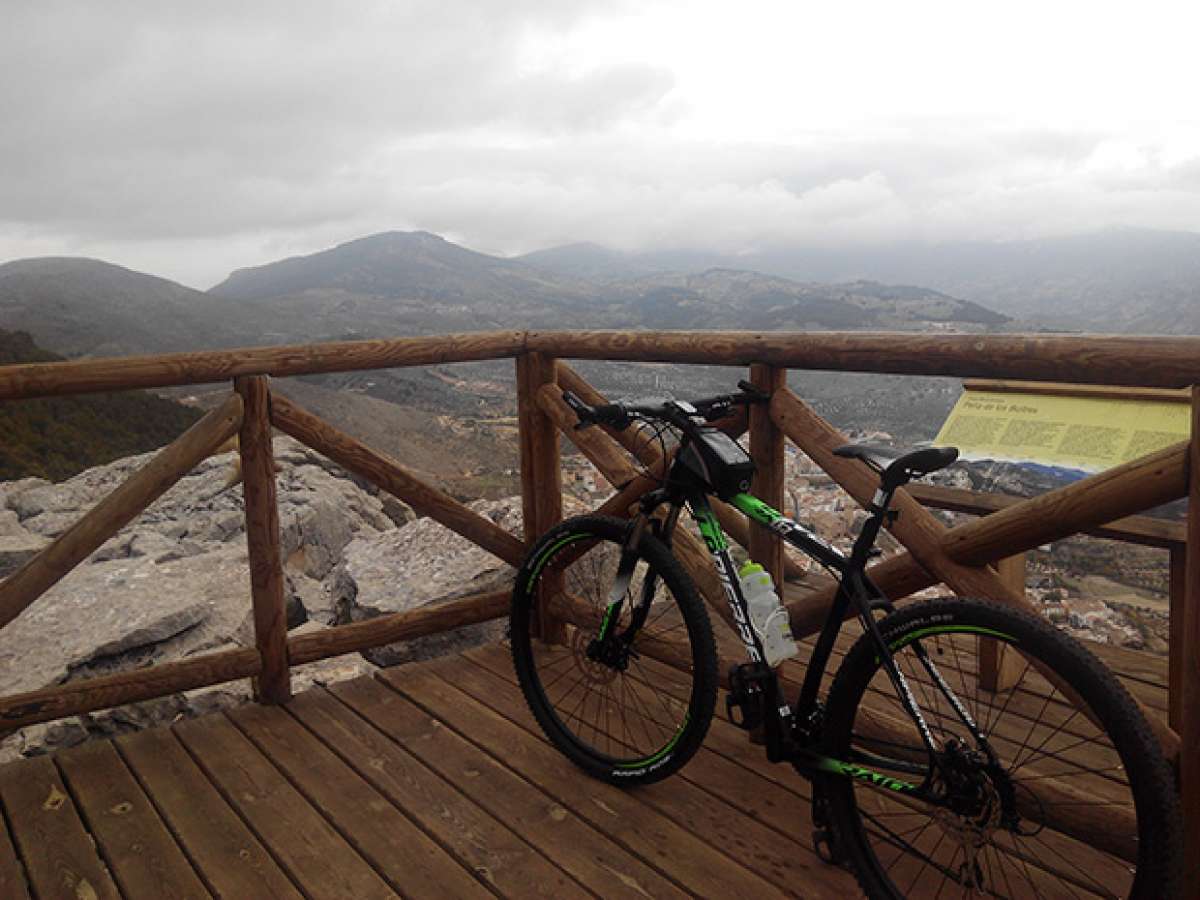 La foto del día en TodoMountainBike: 'Peña De Los Buitres entre nubes'