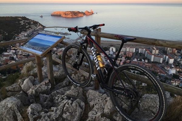 La foto del día en TodoMountainBike: "Atardecer en el Estartit y Las Islas Medas"