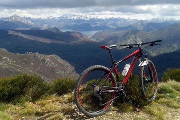 La foto del día en TodoMountainBike: "En el pico Cueto en Boñar"
