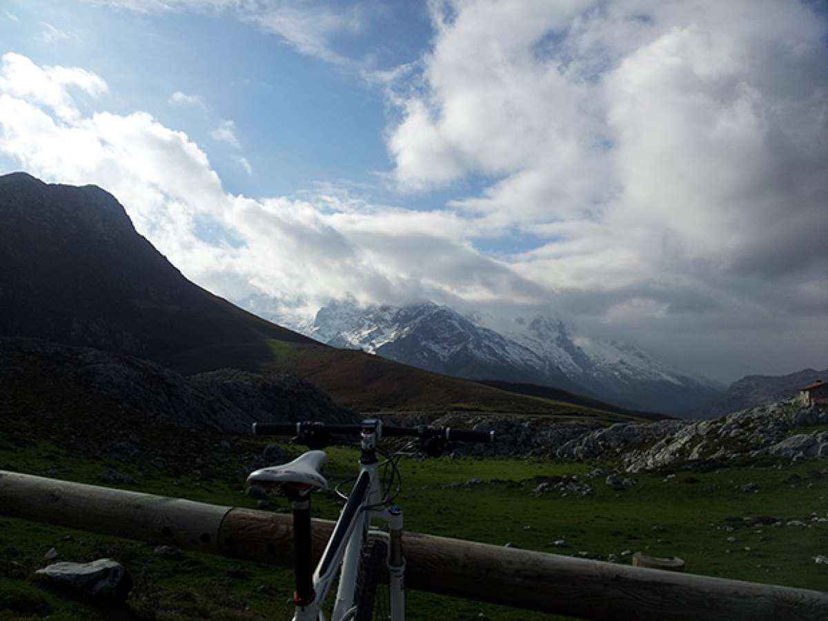 La foto del día en TodoMountainBike: "Jitu Escarandi (Picos de Europa)"