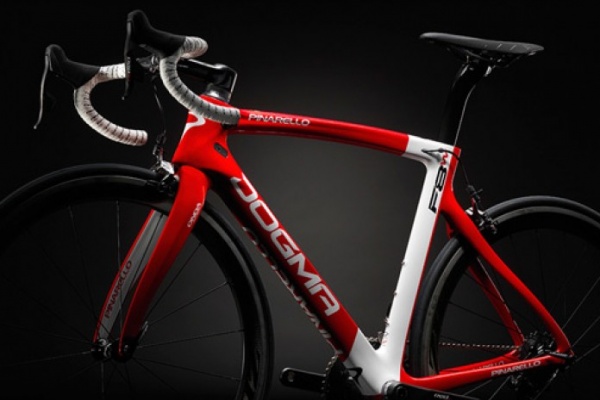 Pinarello Dogma F8W, la primera bicicleta con el grupo electrónico (e inalámbrico) de SRAM