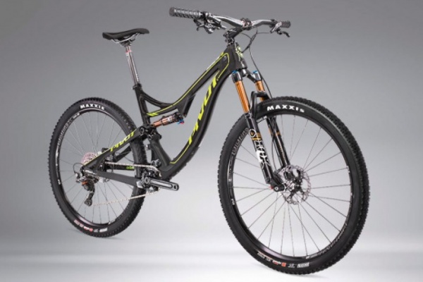 La nueva Pivot Mach 4 Carbon de 2015 en acción