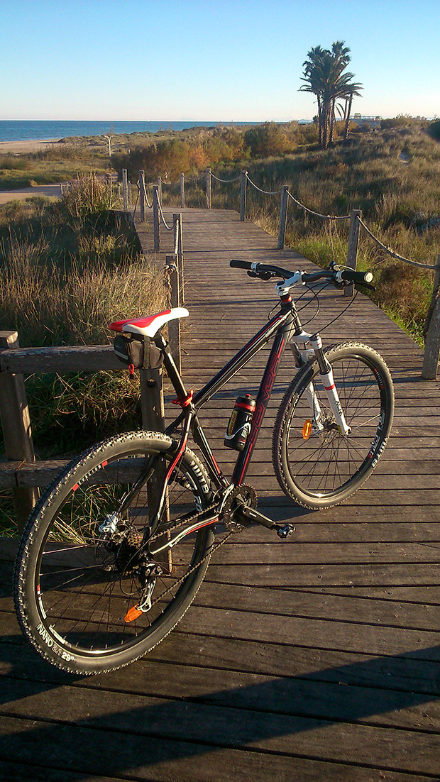 La foto del día en TodoMountainBike: 'Tarde invernal en la playa'