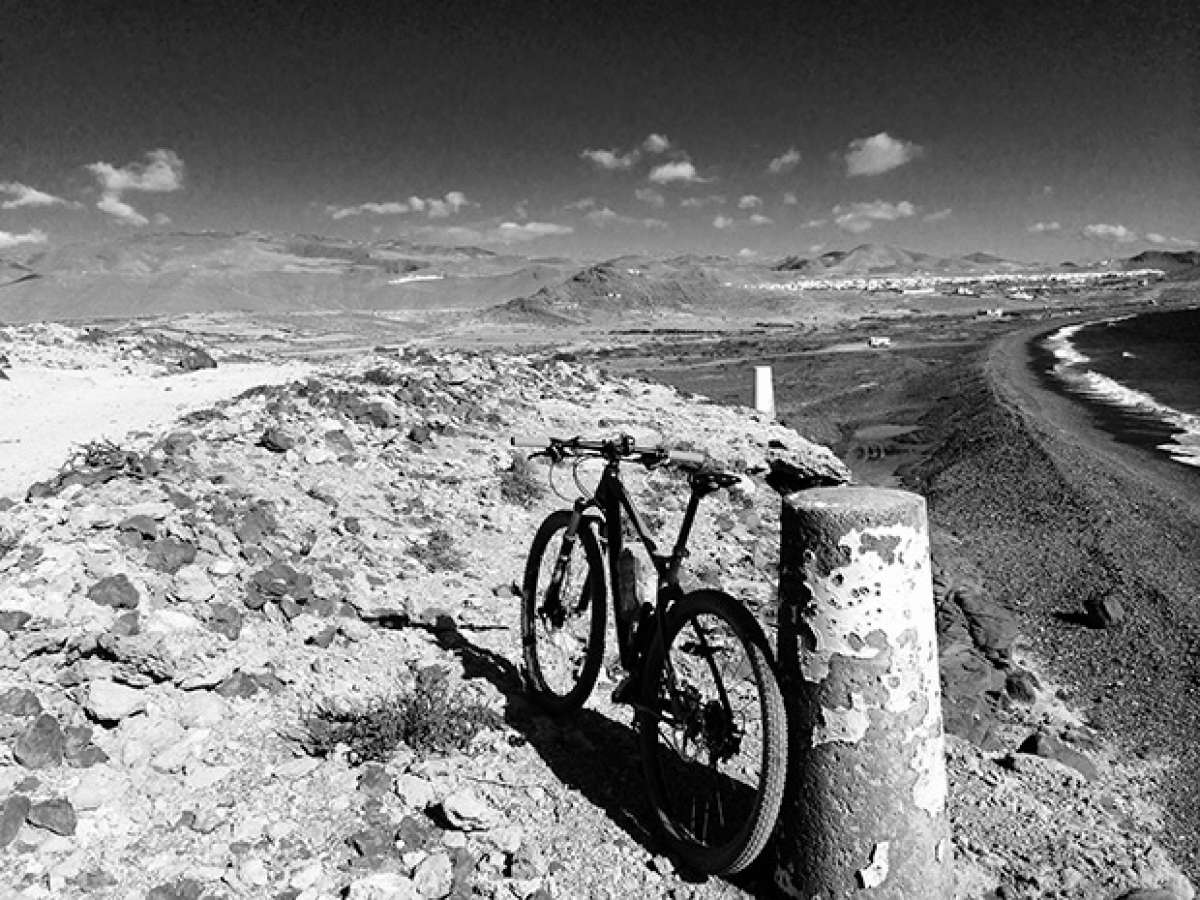 La foto del día en TodoMountainBike: 'Entre el mar y la montaña puedes disfrutar del MTB en Gran Canaria'