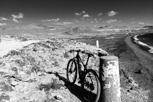 La foto del día en TodoMountainBike: "Entre el mar y la montaña puedes disfrutar del MTB en Gran Canaria"