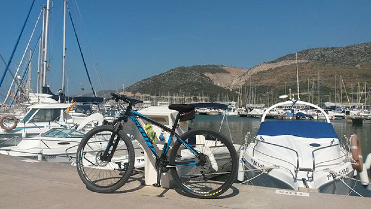 La foto del día en TodoMountainBike: 'En Port Ginesta. Barcos y Mar'