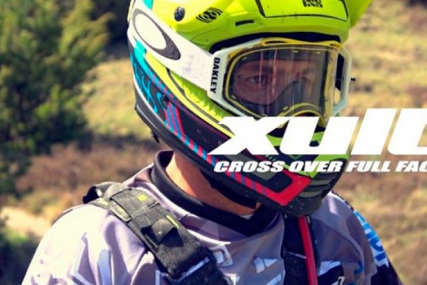 Cédric Gracia y el nuevo casco integral iXS Xult en acción