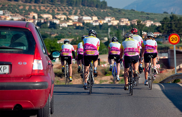 La DGT pone en marcha la implantación de 'rutas ciclistas' en carreteras de alto tráfico de bicicletas