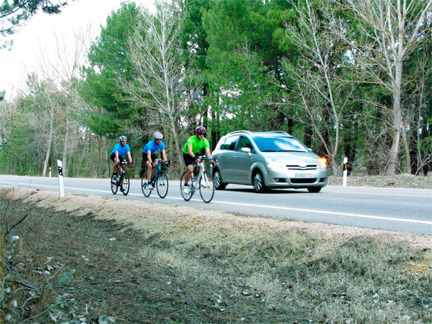 La DGT pone en marcha la implantación de 'rutas ciclistas' en carreteras de alto tráfico de bicicletas