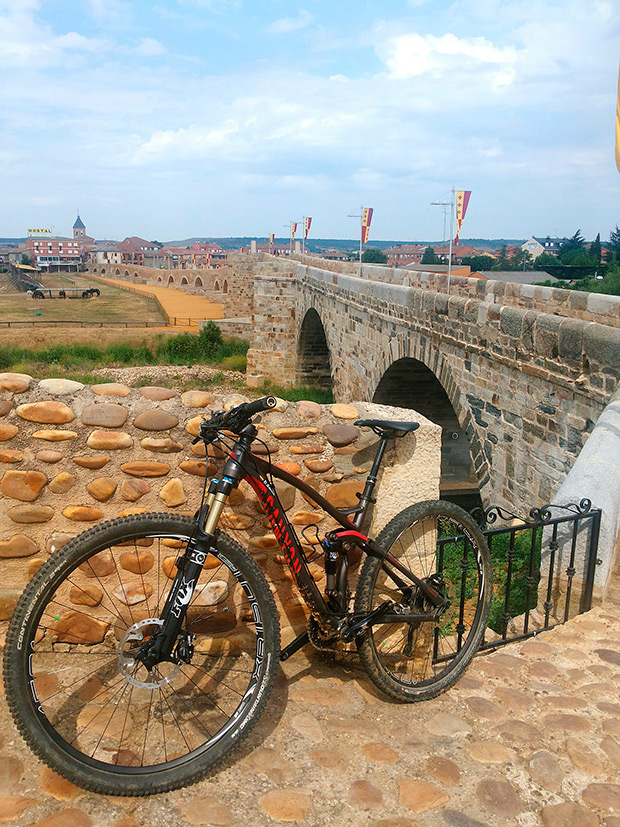 La foto del día en TodoMountainBike: 'Puente de Hospital de Órbigo'