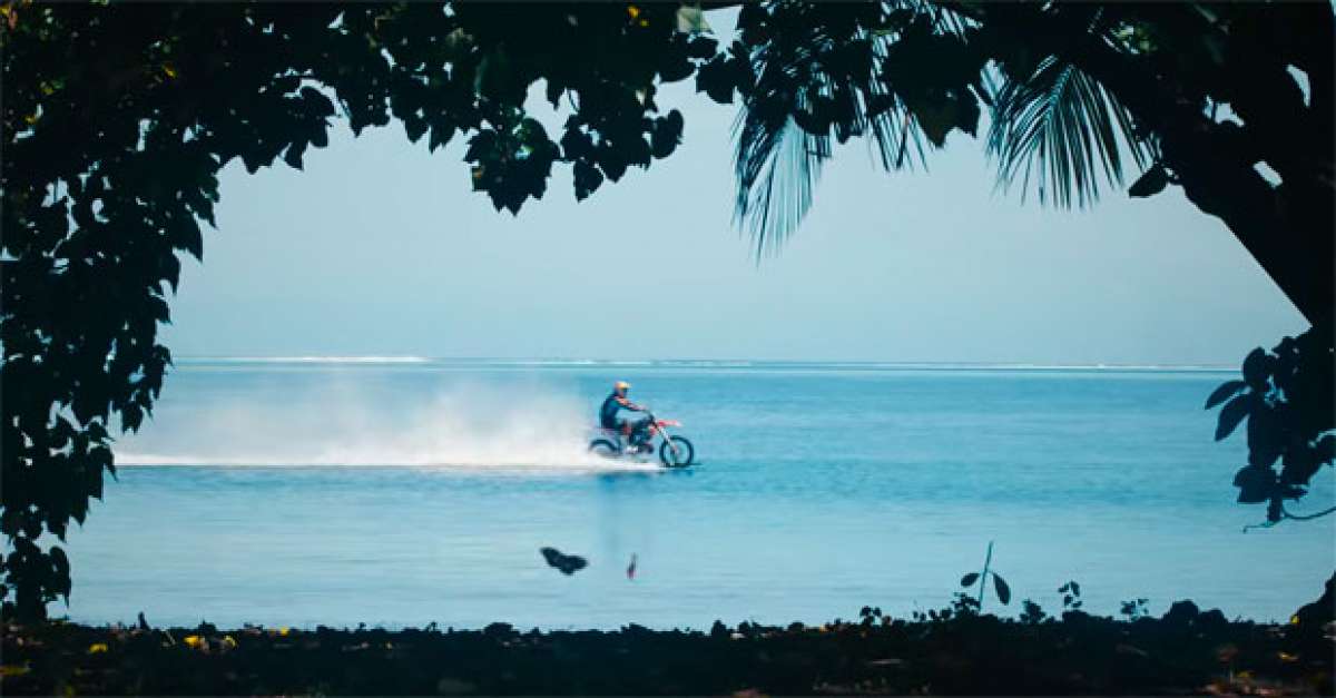 ¿Surfear con una moto de motocross? Robbie Maddison lo ha hecho