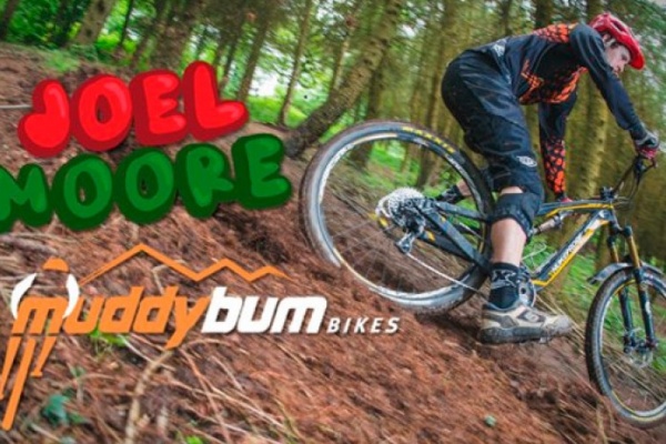 Rodando a mucha, mucha, mucha velocidad con Joel Moore y su Nukeproof MEGA