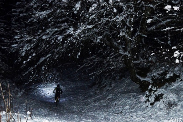 La foto del día en TodoMountainBike: "Nieve y noche"